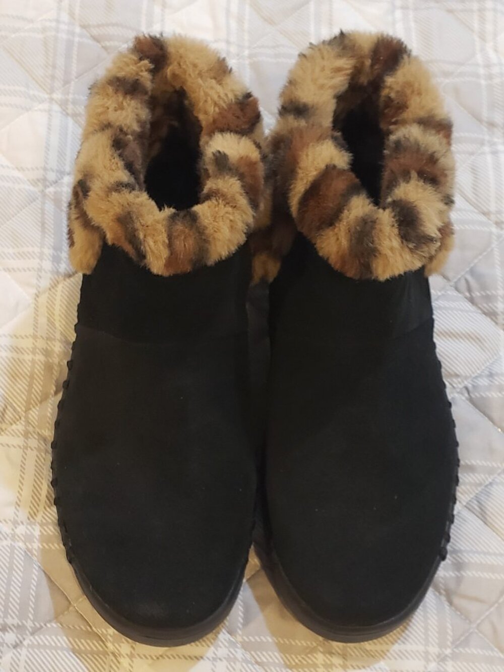 Skechers Women's GO Walk Smart-Purr-Fection ankle Boots Size 8